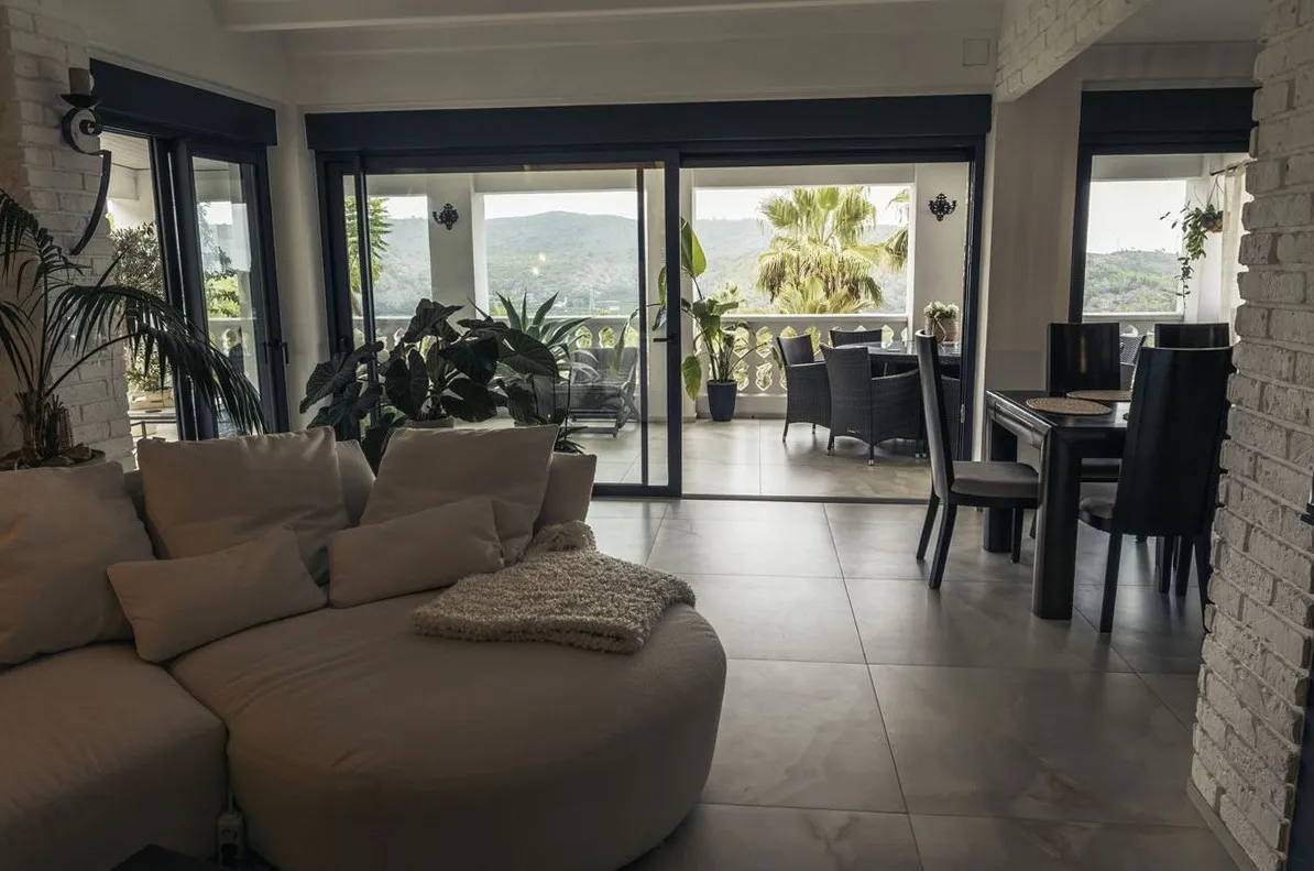 Top-floor Apartment 7